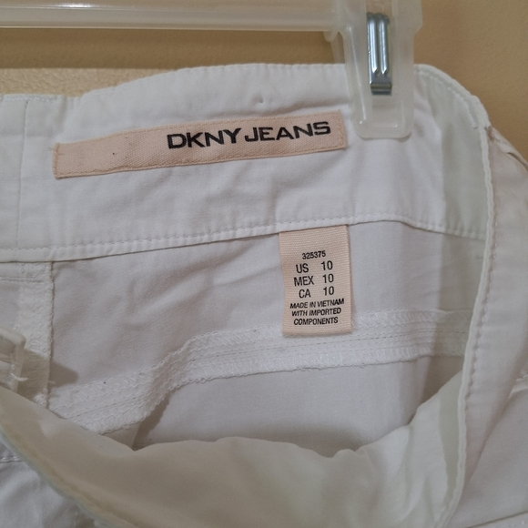 DKNY White Capris - Picture 5 of 5
